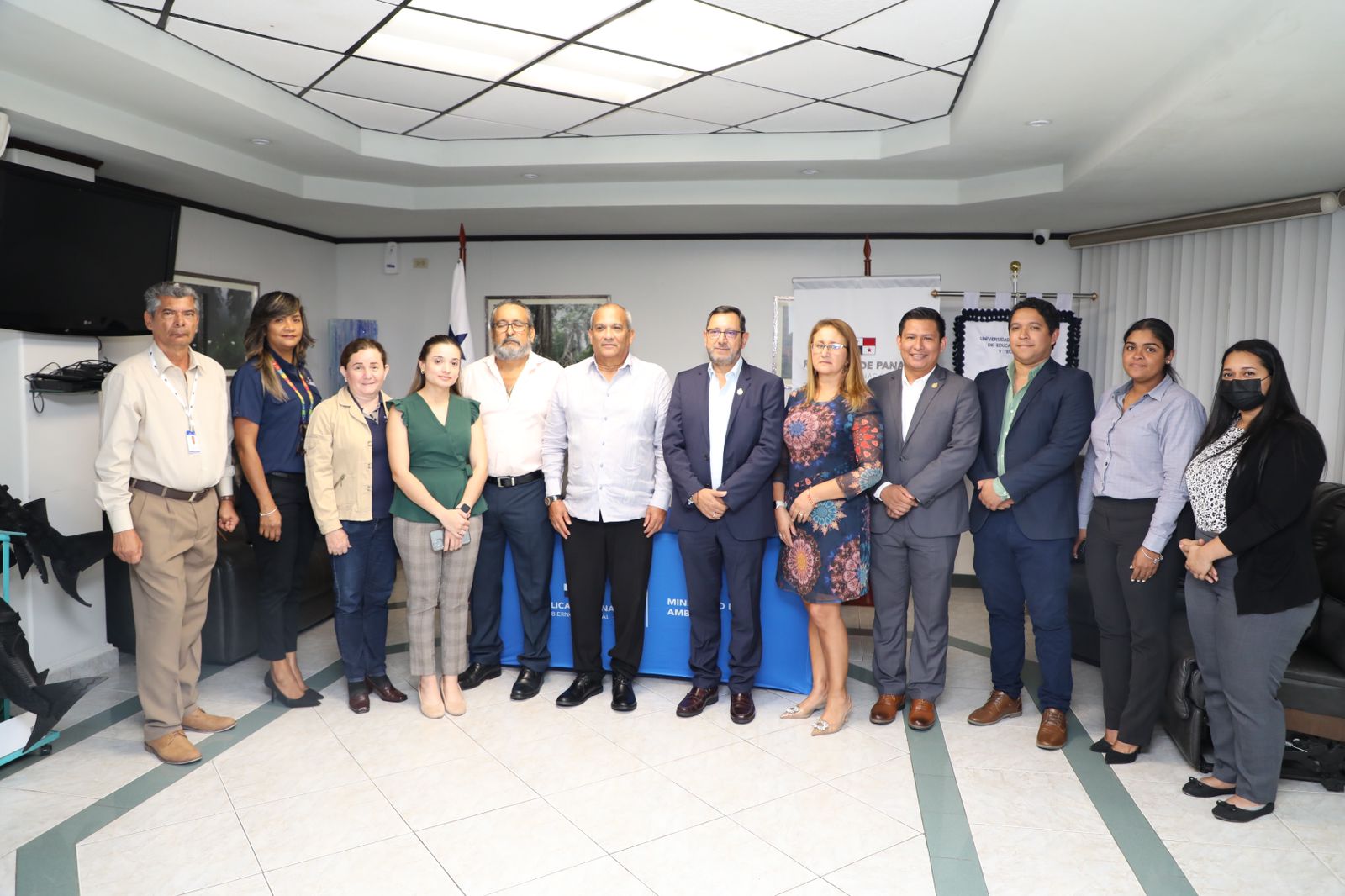 MiAMBIENTE y UMECIT firman convenio para fortalecer capacidades ...