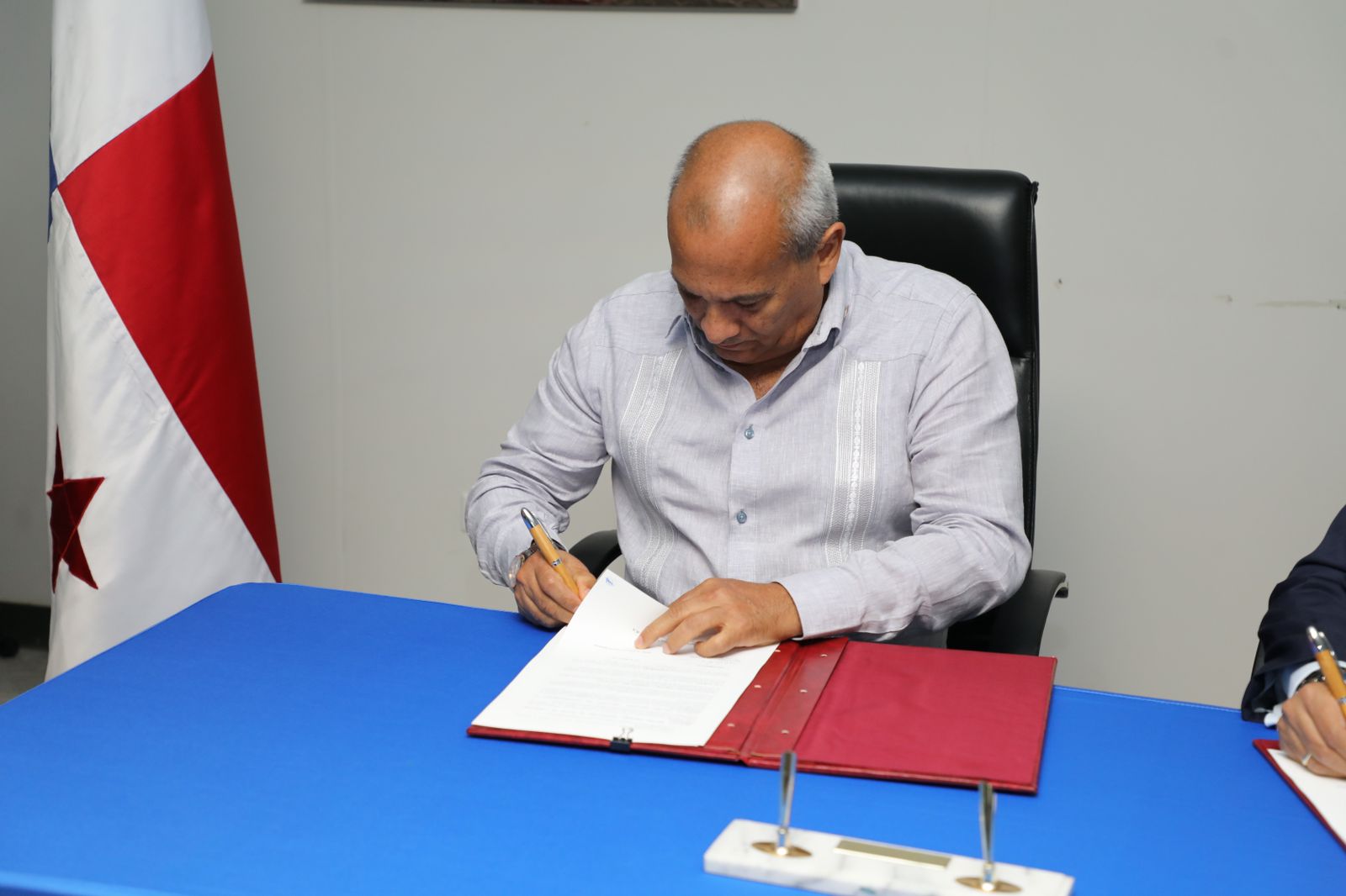 MiAMBIENTE y UMECIT firman convenio para fortalecer capacidades ...